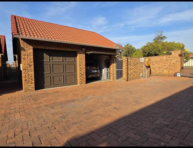 3 BEDROOM TOWNHOUSE FOR SALE IN RANDHART